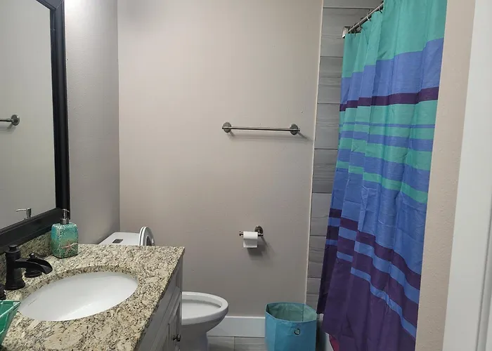 Holiday home Great Large Home,8 Min From Downtown