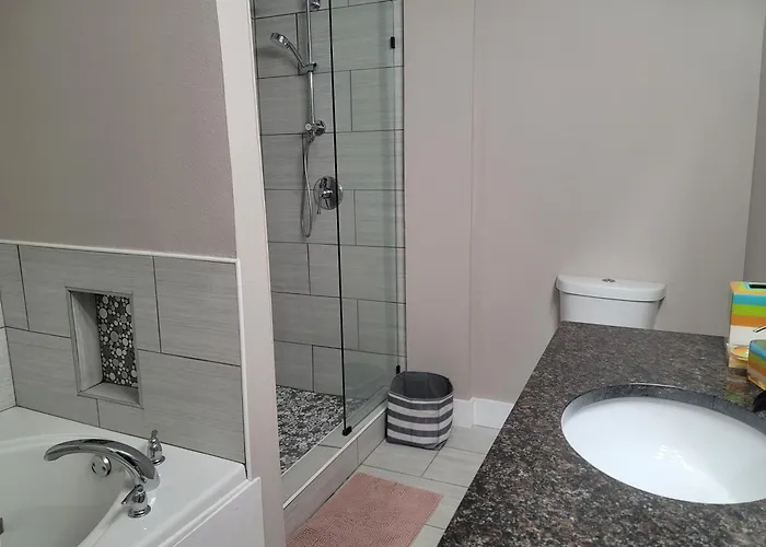 Great Large Home,8 Min From Downtown *