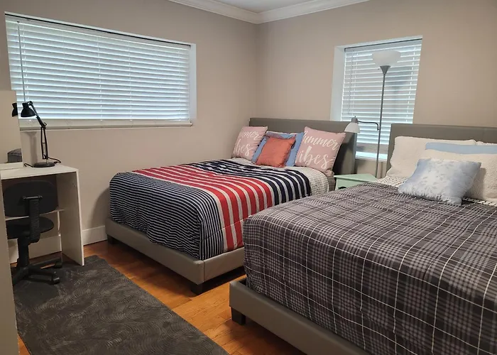 Great Large Home,8 Min From Downtown Holiday home *