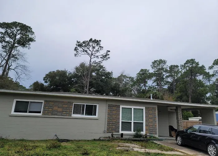 Holiday home Great Large Home,8 Min From Downtown *