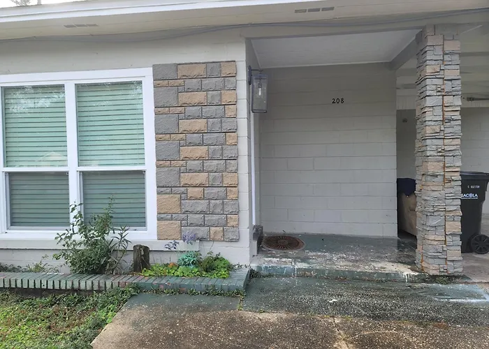 Holiday home Great Large Home,8 Min From Downtown