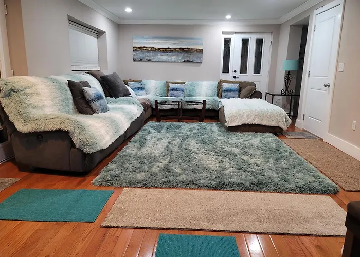 Great Large Home,8 Min From Downtown Holiday home *